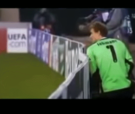 布雷迪裤子裂开引热议 运动员赛场意外事件盘点