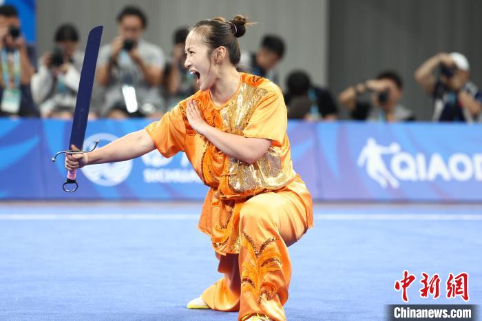 成都大运会女子南刀决赛宋翠芳夺金 中国代表团
