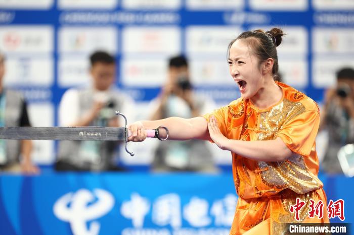 成都大运会女子南刀决赛宋翠芳夺金 中国代表团