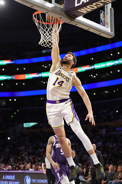 湖人伤病名单仅克勒贝尔一人 轮换调整引关注