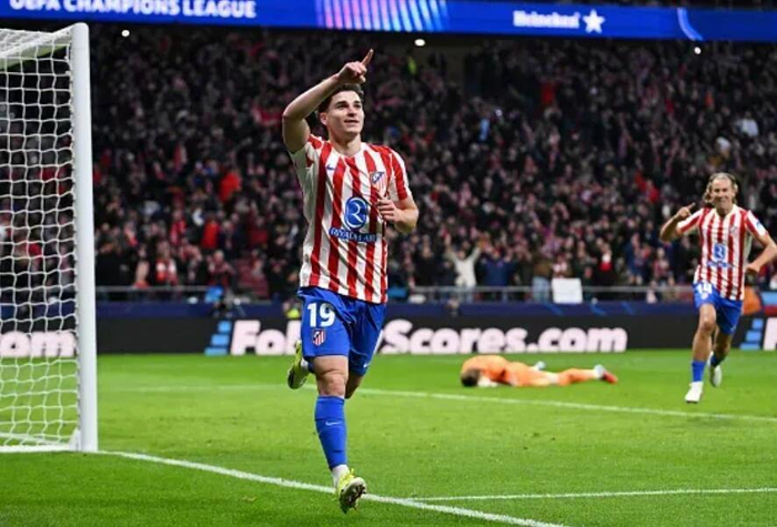 前曼联名宿麦考伊斯特力荐阿尔瓦雷斯加盟切尔