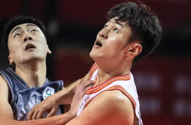 深圳男篮大胜吉林迎七连胜 防守与进攻双线开花