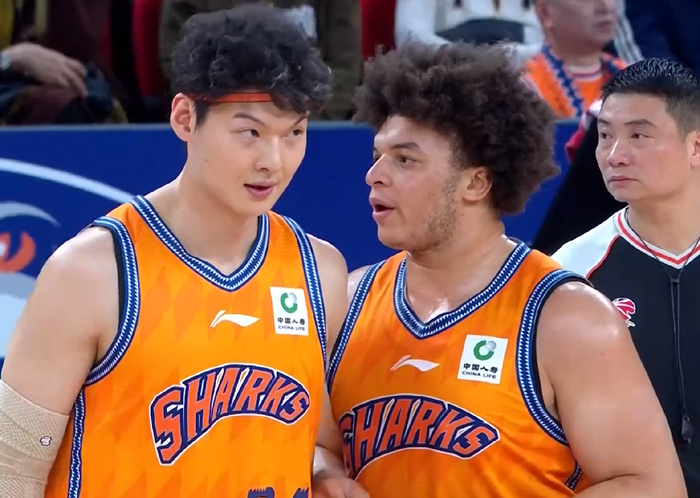 深圳队15连胜领跑争冠行列 上海队最大劲敌浮出