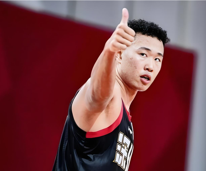 深圳队15连胜领跑争冠行列 上海队最大劲敌浮出