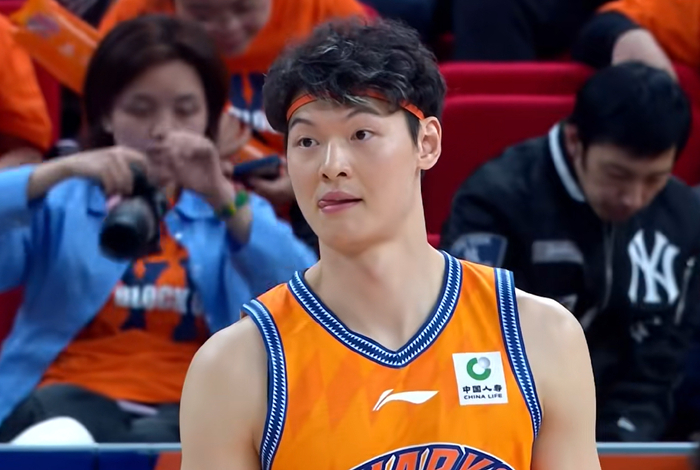 深圳队15连胜领跑争冠行列 上海队最大劲敌浮出